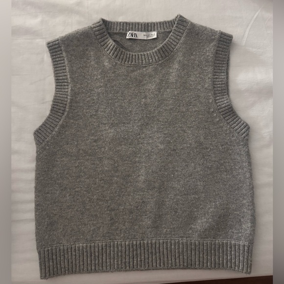 Zara Light Grey Ribbed Crewneck Knit Vest - Picture 2 of 8
